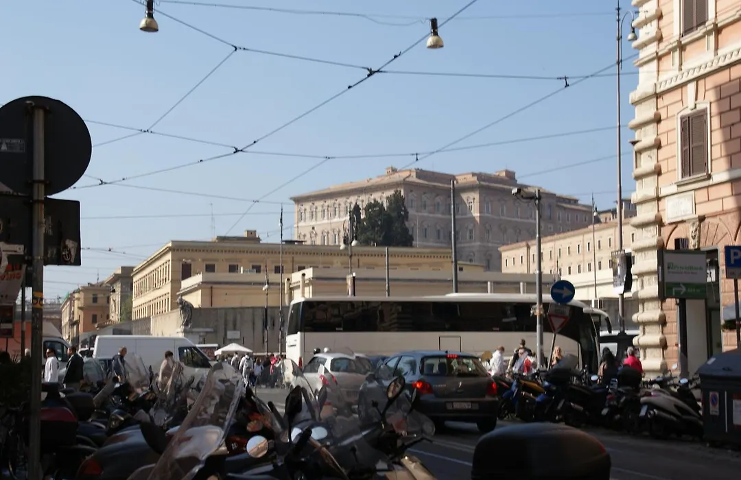 Apartment In Front Of St Peter'S Square And Vatican Museums - Mypad In Rome-1