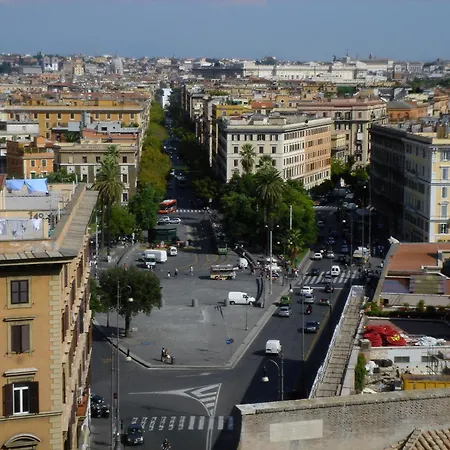 Apartment In Front Of St Peter'S Square And Vatican Museums - Mypad In Rome-3